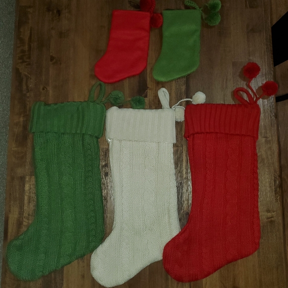 ●SOLD● Set of 5 Red / Ivory Cream / Green Cable Knit Christmas Stockings - Picture 4 of 9
